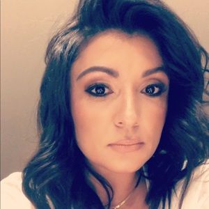 Meet your Posher, Elise